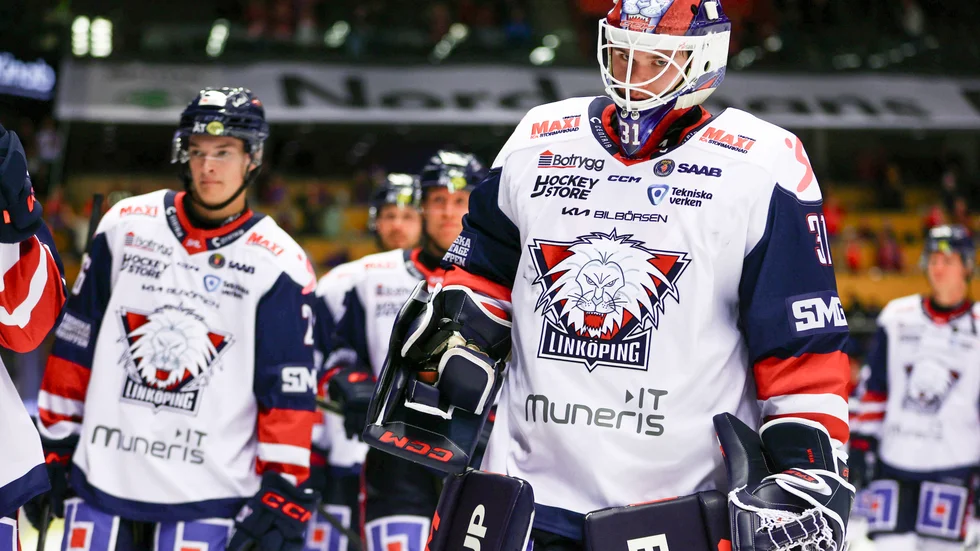 Linköpings målvakt Jesper Myrenberg deppar efter förlusten i torsdagens ishockeymatch i SHL mellan Modo och Linköping HC i Hägglunds Arena.