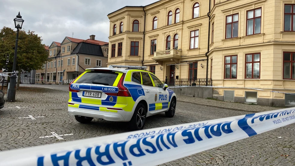 Den 16 september slog polisen till mot Skänninge stadshotell efter misstankar om narkotikabrott. Nu finns även misstankar om människorov. 