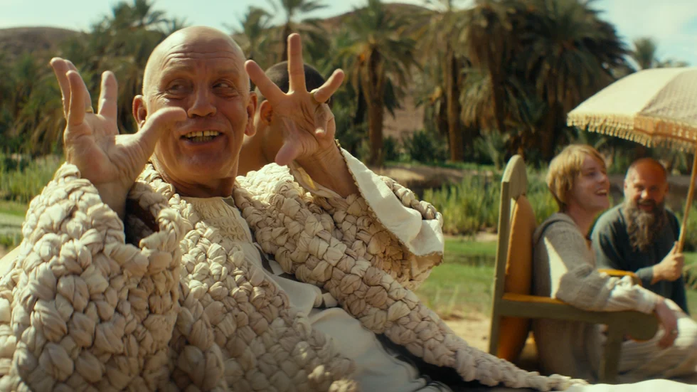 John Malkovich spelar hycklande romersk filosof med en förkärlek för maktmissbruk i skruvade dramat "Seneca".