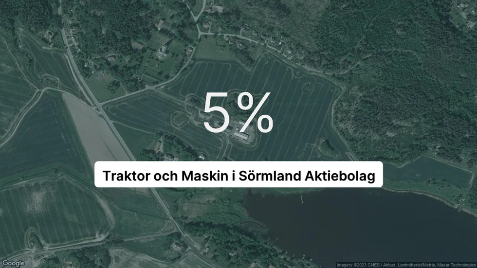 Illustrationen visar rörelsemarginalen för Traktor och Maskin i Sörmland för det senaste året. Bakgrunden är en satellitbild över företagets adress.