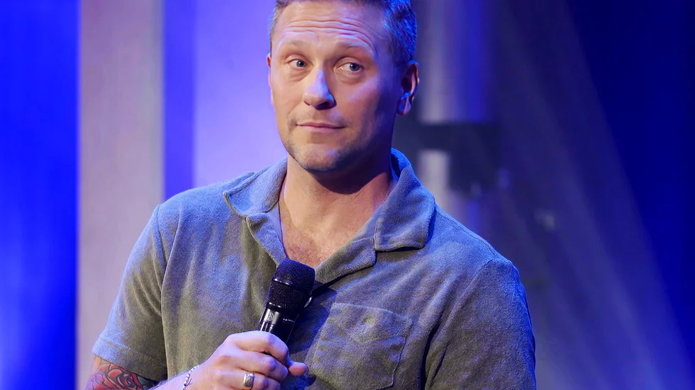 Magnus Betnér är en av de komiker som duellerar med ord i SVT-programmet "Rostmacka". Pressbild.