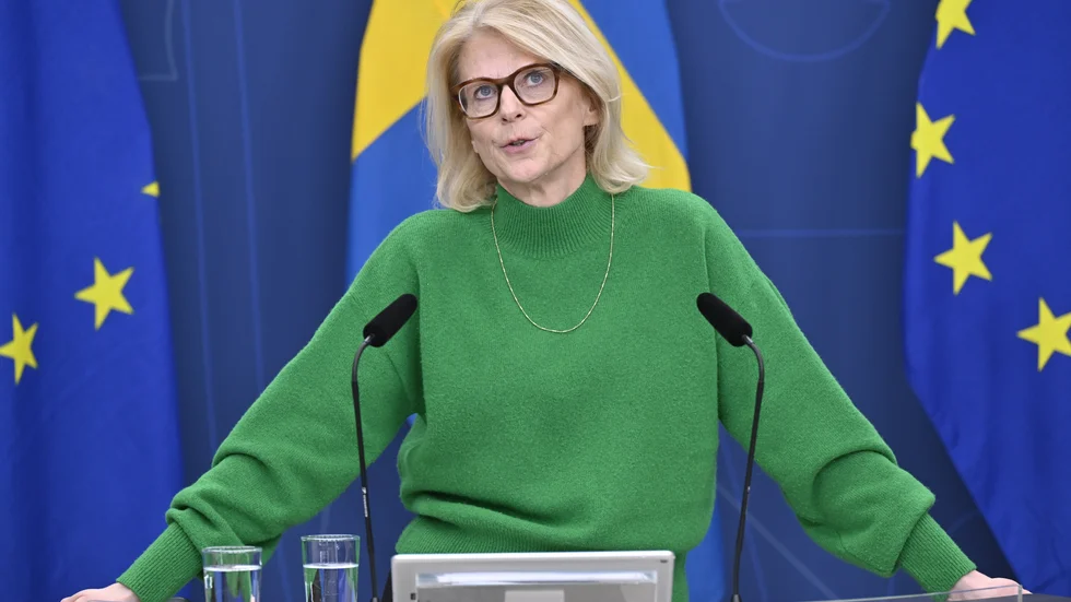 Räkna med ännu fler konkurser och ett utsatt läge för regionerna, varnar finansminister Elisabeth Svantesson (M).