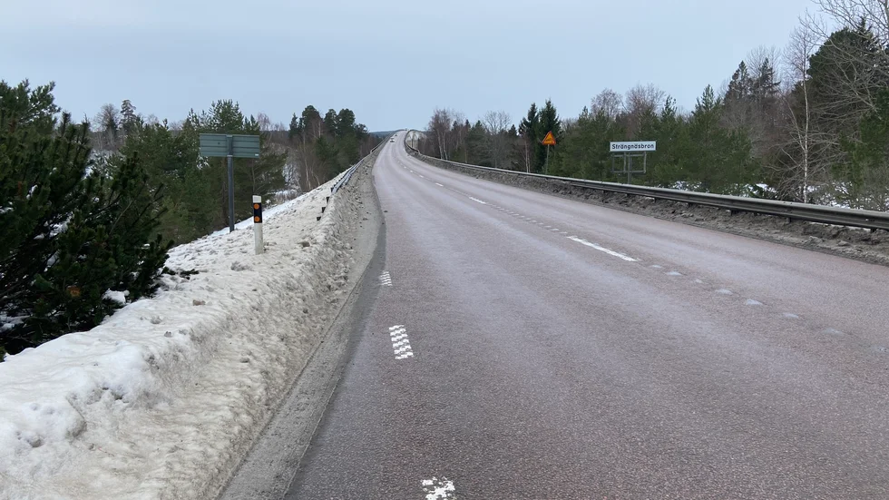 Ibland behöver den 42 år gamla Strängnäsbron tillsyn.