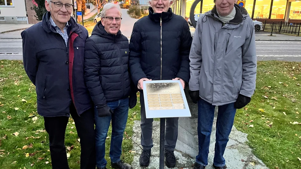 Vid lördagens ceremoni kunde Lars Åstrand, Linköping, Jan Gedahl, Motala, Per-Åke Larsson, Linköping och Kjell Höiås, Skara, se sina namn på den skylt av järn bredvid jubileumsskulpturen tillsammans med de 14 cyklister som redan genomfört 50 lopp av Vätternrundan.