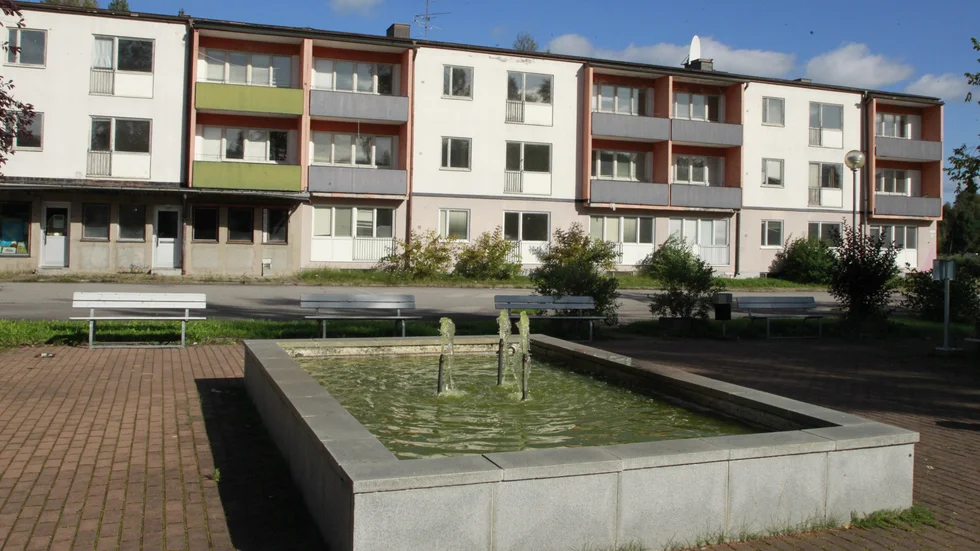 Boris Wirlander blev erbjuden att köpa Torghusen i vintras, men backade ut omedelbart efter att han inspekterat dem. Säljarna som nu går ut med att de ska renovera husen själva menar att det bara handlade om ett försök att snacka ner priset.
