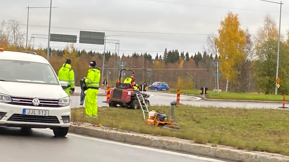 Underhållsarbetet gjordes i rondellen vid Rostbollen.
