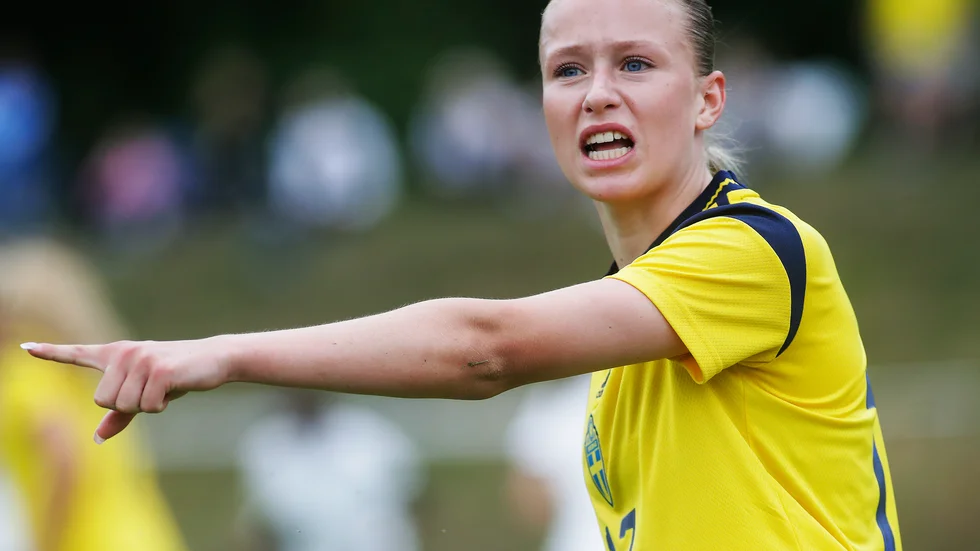 "Det var lite svårt att följa LFC från Albanien. Täckningen var lite si och så men jag fick sms från mina föräldrar", säger 16-åriga Ella Lundin om hur hon följde LFC:s avslutande matcher.