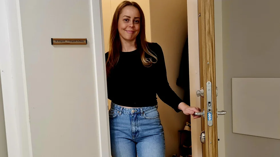 Maria Wingstål har bott i huset sedan det stod klart 2021. Under den tiden har huset drabbats av två vattenläckor.