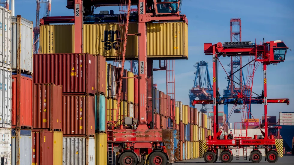 Den tyska importen minskade mer än exporten i oktober, vilket späder på överskottet i Tysklands handelsbalans. Arkivbild