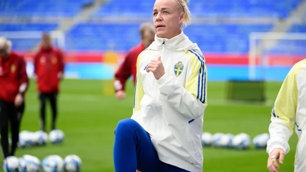 Caroline Seger, här under gårdagens träning på matcharenan La Rosaleda i Málaga, inleder kvällens Nations League-match mot Spanien – 38-åringens sista landskamp – på bänken.