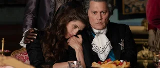 Livstrött Johnny Depp lajvar Ludvig XV i glassigt kostymdrama