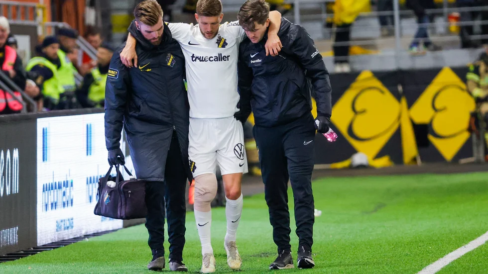Anton Salétros tvingades byta i matchen mot Elfsborg.