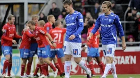 Åtvidabergs Erik Moberg och Jesper Arvidsson deppar samtidigt som Helsingborg jublar sedan Alexander Gerndt gjort 1-0.Ftoo: Björn Lindgren/Scanpix
