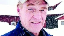Kritisk. Erland Friberg, som var stödgruppledare för de lantbrukare, som hjälpte till att röja vid Eons kraftledningar efter stormen tycker att telebolagen borde ha klarat att hålla mobilteletrafiken i gång. foto:HANS BRANDIN