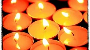Farliga ljusspridare. Många eldar värmeljus eftersom de tror att de är säkrare, men även värmeljus är levande ljus och kan vara farliga om de lämnas obevakade.Foto: Matilda Ahl