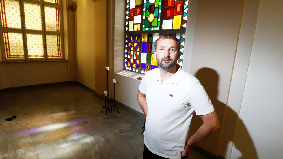 Tack och lov har det inte skett någon skottlossning eller större knivslagsmål inne på krogarna men det vore extremt naivt att tro att det inte skulle kunna förekomma, skriver oppositionsrådet Kim Fredriksson (SD) i en replik på en ledare i tidningen.