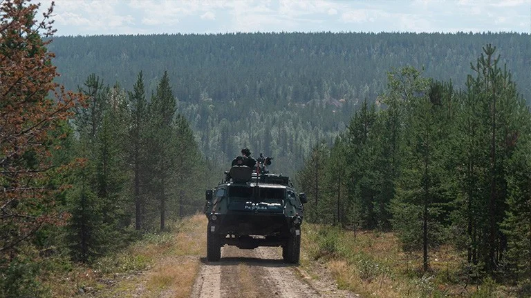 Cirka 880 svenska soldater och officerare kommer att delta i den finska arméns övning Vigilant Knife, som startar på måndag.