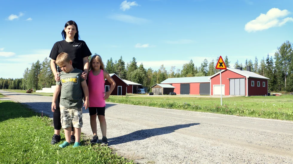Ann Lidström nekas skolskjuts för barnen Joakim och Wilma som går skola i Hemmingsmark.