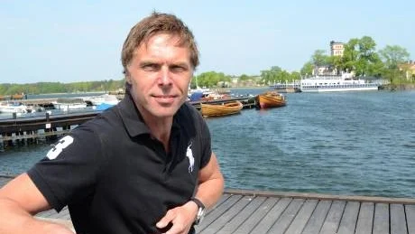 Peter Östling,Karlskrona, gör en fördjupad förstudie om förutsättningarna att skapa "Old Seaport" - ett marint centrum i Västerviks kommun.
