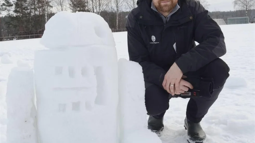 Johannes Löf passade också på att göra en snöskulptur, R2-D2 från Star Wars.