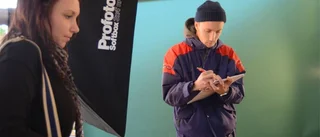 Elever fotar för Musikhjälpen