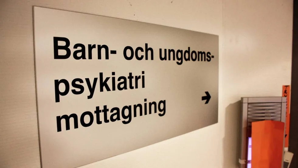 Skribenten menar att vårdgarantin för barn inte hålls i och med de långa väntetiderna till BUP.