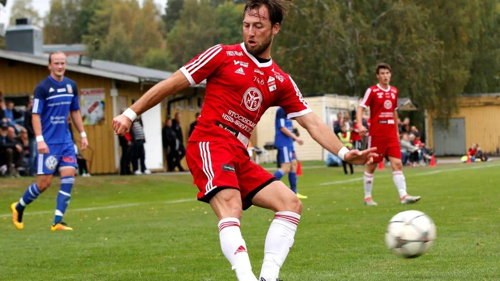 Erik Jansson satte 2–0-målet mot Arlanda. Till slut blev det 2–1 för Håbo.