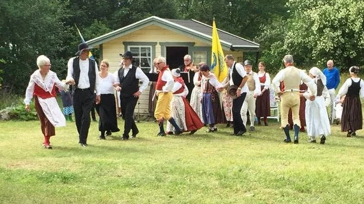 Enköpings Folkdansgille har firat traditionsenlig midsommar i tre dagar.