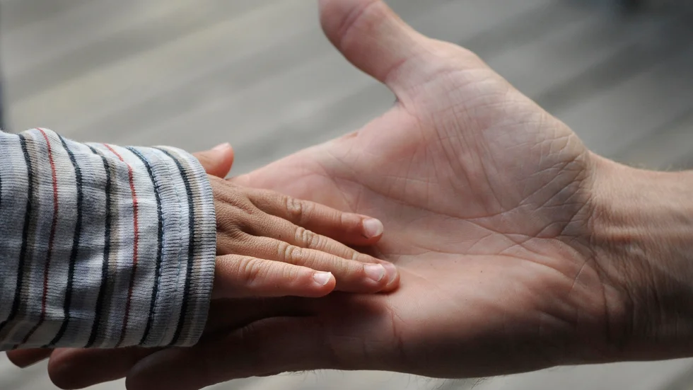 "Att vilja lämna över en bättre värld till kommande generationer är fortfarande en dröm värd att kämpa för", menar skribenten som efterlyser politiska visioner som sträcker sig längre än nästa mandatperiod.