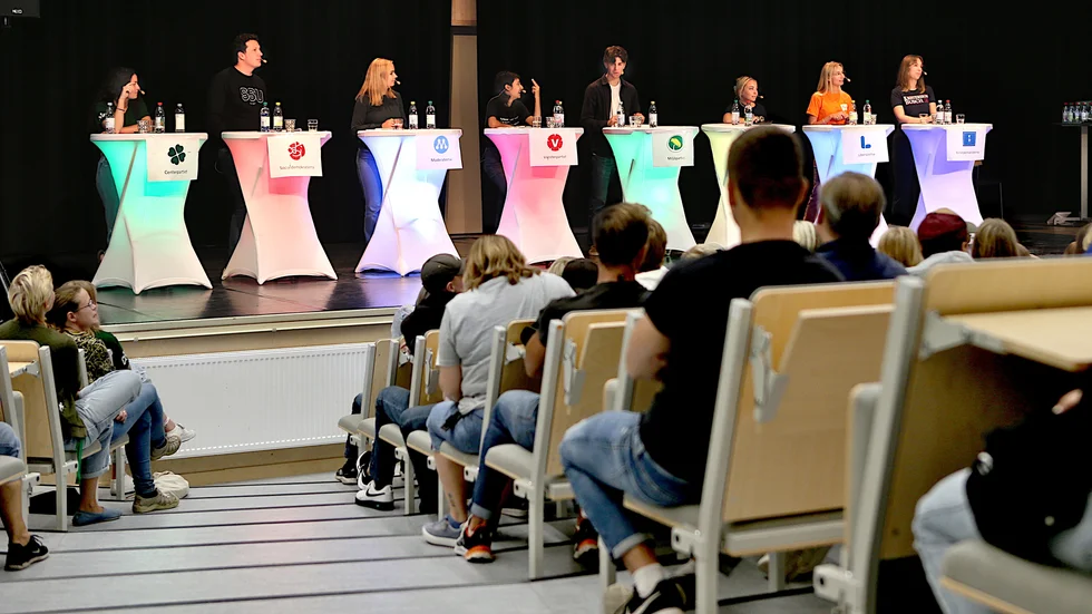 Som ideellt engagerade personer inom ett politiskt ungdomsförbund ville vi skapa en konstruktiv diskussion om skolans ansvar i att släppa in politiska ungdomsorganisationer, skriver MUF Linköping.