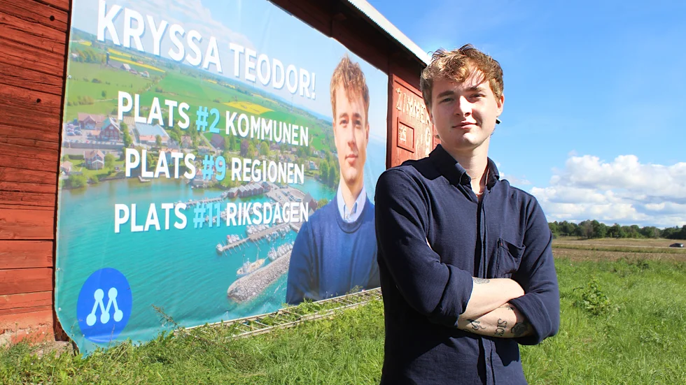 Teodor Johansson, 22-årig kommunpolitiker (M) i Ödeshög, satsar på personvalskampanj. Förutom till kommunfullmäktige kandiderar han även region- och riksdagsvalen. 