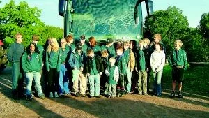 Avfärd. 24 förväntansfulla scouter inför avresan till scoutlägret i Skåne.