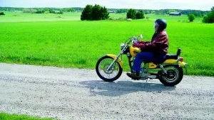 Återfallsknuttarna. Att köra mc är inget ofarligt nöje för varken unga eller gamla. Samtidigt som andelen mc-förare över 35 år ökar så dör allt fler av återfallsknuttarna i trafiken.                                                                           Foto: Thomas Arnroth