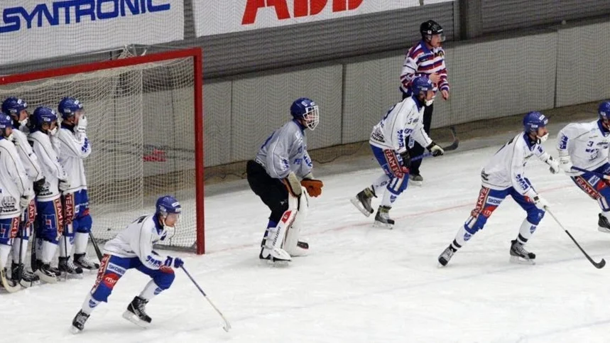 IFK rusar på den hörna som betydde 5-2 till Sandviken.