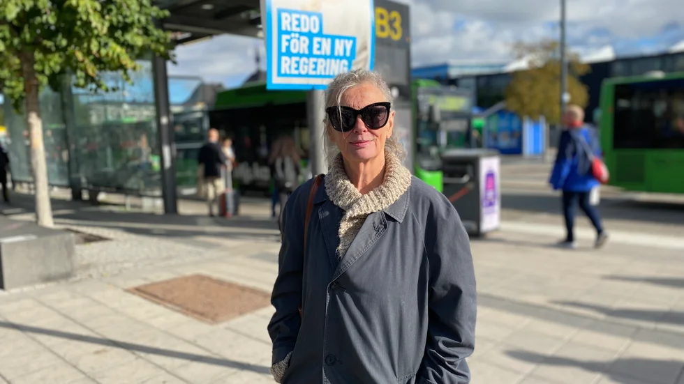 Pia Ivarsson är positiv till de nya reglerna, men vill även se ett hjälmtvång samt att företagen som hyr cyklarna bör ta mer ansvar.