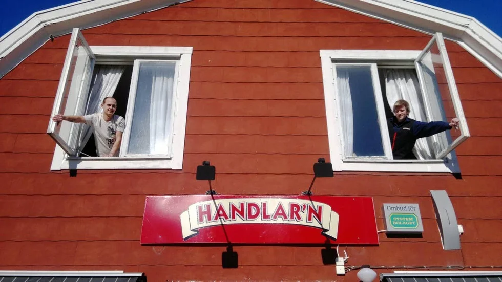 Blankaholms lanthandel ska bli en servicepunkt för invånarna, hoppas Eric Hedman och ägaren Wille Momark.Foto: Anders Jacobsson