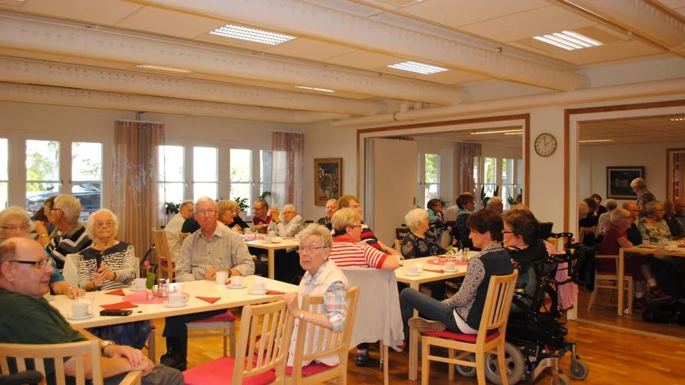 Tårtkalas. I går invigdes trygghetsboendet på Rosavilla i Västervik. De nya hyresgästerna bjöds på kaffe och tårta.