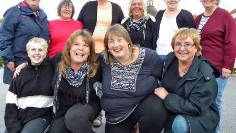 Laget som damsektionen mönstrade vid senaste mötet: Nedre raden, Cecilia Thellman, Ann-Charlotte Svensson, Pia Blom-Hagelin och Hannelore Koegst. Stående, Gunnel Hagelin, Maria Eriksson, Agneta Arvidsson, Mari Karlsson, Maritha Svensson och Gunvor Svensson.
