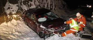 Bilist körde in i bergvägg