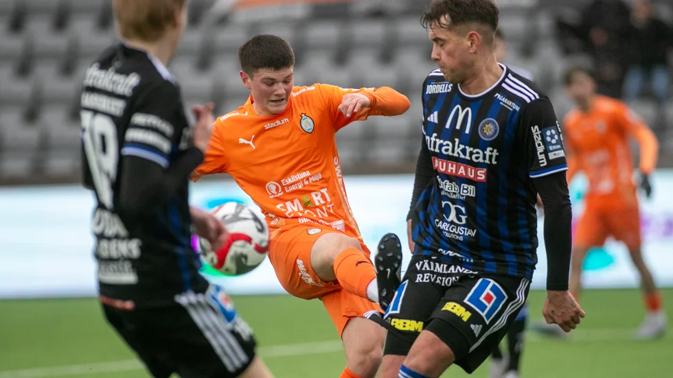 Sixten Sköldqvist gjorde ett mål och spelade fram till ett när AFC föll med 2-4 mot Karlstad.
