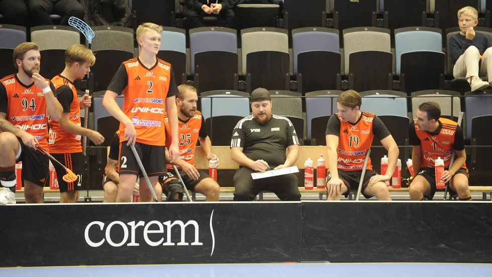 Onyxtränaren Peder Hägg försökte styra om spelet, men laget förlorade till slut matchen mot Lillån med 2–10.