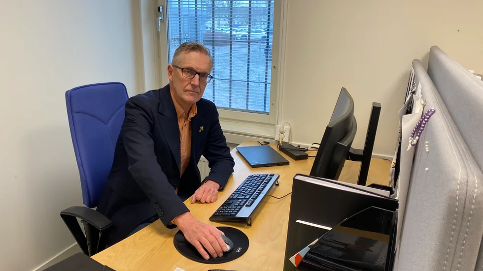 "Peter Book och hela hans styre borde ställa sina platser till förfogande", säger nu Anders Wikman, Nystart Enköping, som en kommentar till det hans forna samarbetspartier skriver i en insändare.