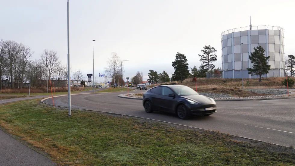 Vattentornsrondellen fick bara tre ben när den byggdes. Ett fjärde ben mot Timmergatan ska utredas.
