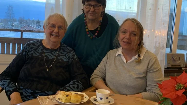 Från vänster Kristina Erkki, Tuija Tranborg och Maria Carlenius, enhetschef Björkebygården.