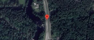 Problem i trafiken efter nedfallna träd på väg 671