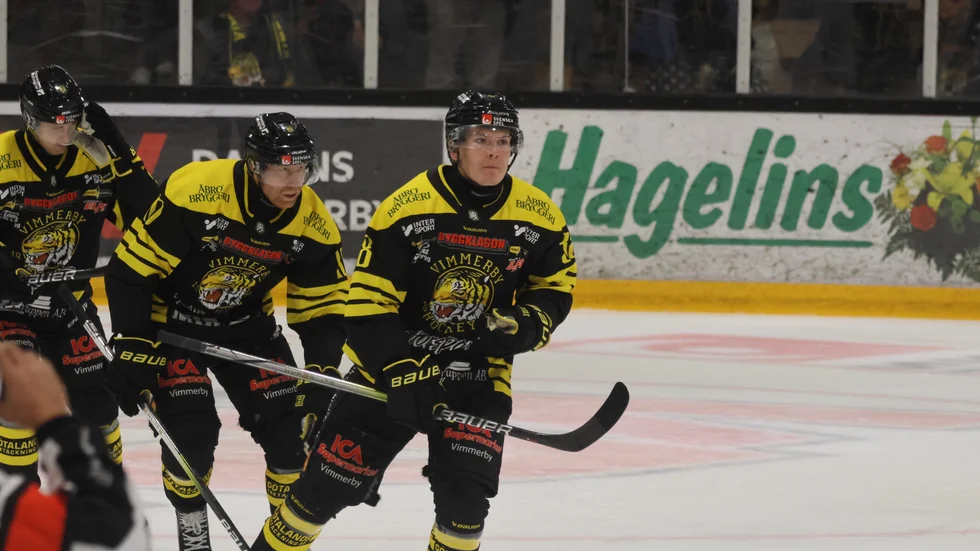 Vimmerby lyckades mot alla odds vända och vinna borta mot Björklöven efter förlängning och ta sin första seger på bortais för säsongen.