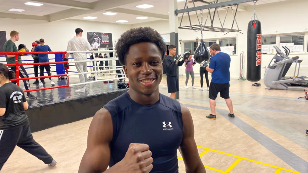 Alvin Warukaga boxades final direkt i sin klass i SM i Eriksdalshallen, men BK30-killen förlorade matchen och det blev ett silver.