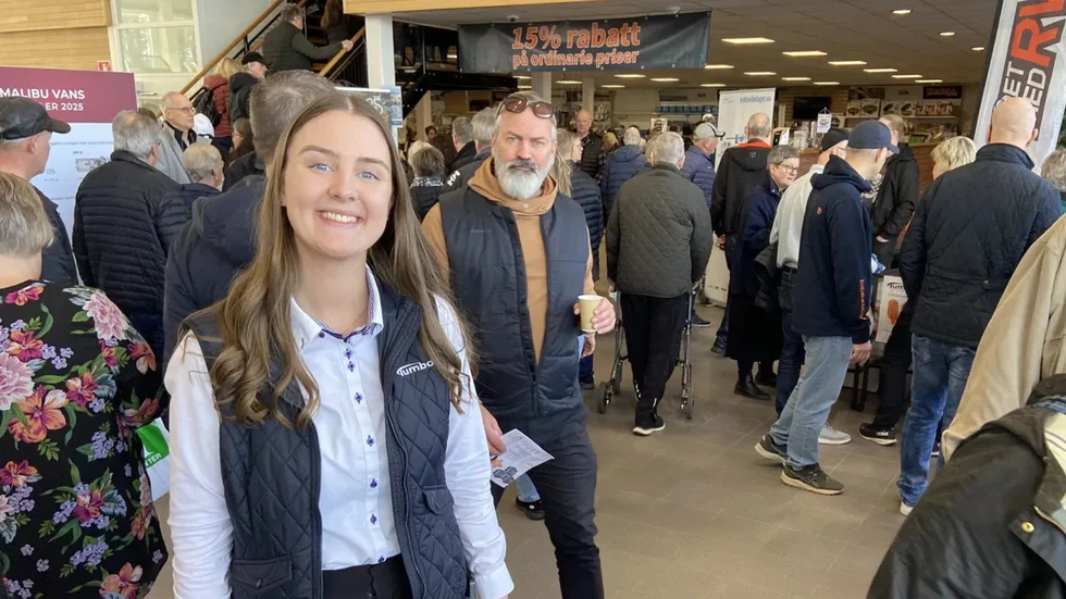 "Det är ett otroligt tryck – med väldigt glada besökare", säger Julia Wiklund på Tumbo husvagnar. Massor av fler bilder från mässan nedan!