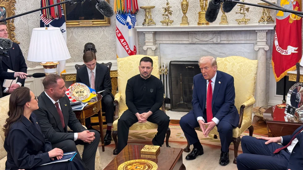 USA:s president Donald Trump och Ukrainas president Volodymyr Zelenskyj under mötet i Vita huset på fredagen.
