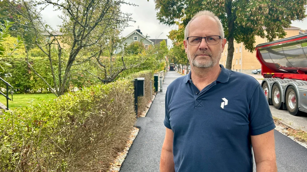 Sigge Gustafsson berättar att kommunen klippte hans häck, trots att han redan hade gjort det. 